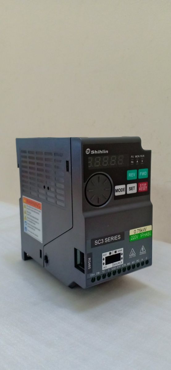 Inverter Shihlin SC3-021-0.75K usato 1 pz garanzia 180 giorni